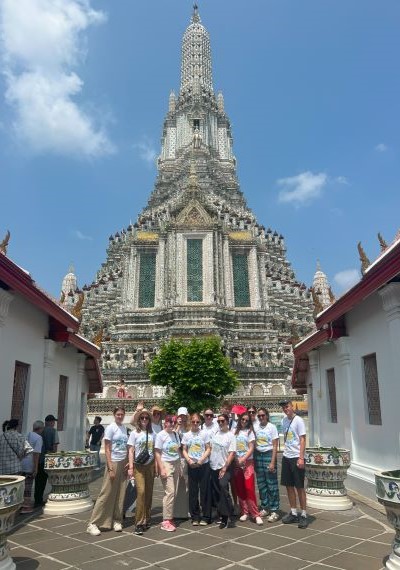 Group tour Wat Arun Thailand