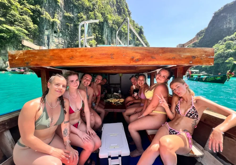 Full Moon Island explorer 1 Full Moon Island explorer 1